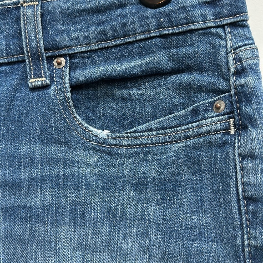 Levi’s Women’s Crop Jeans Size 8 - Picture 6 of 10
